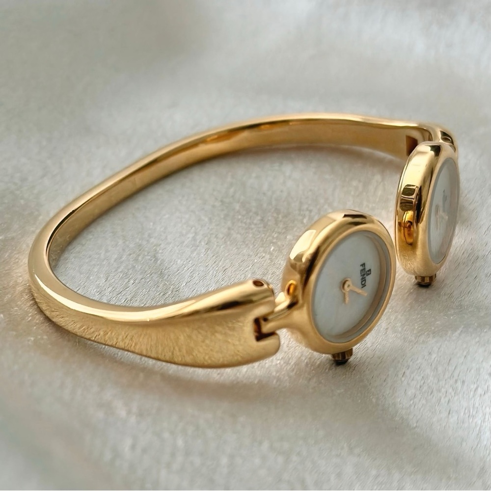Authentic Fendi 1925 Double Dial Mother-of-Pearl Cuff
Watch Rare - Picture 6 of 10